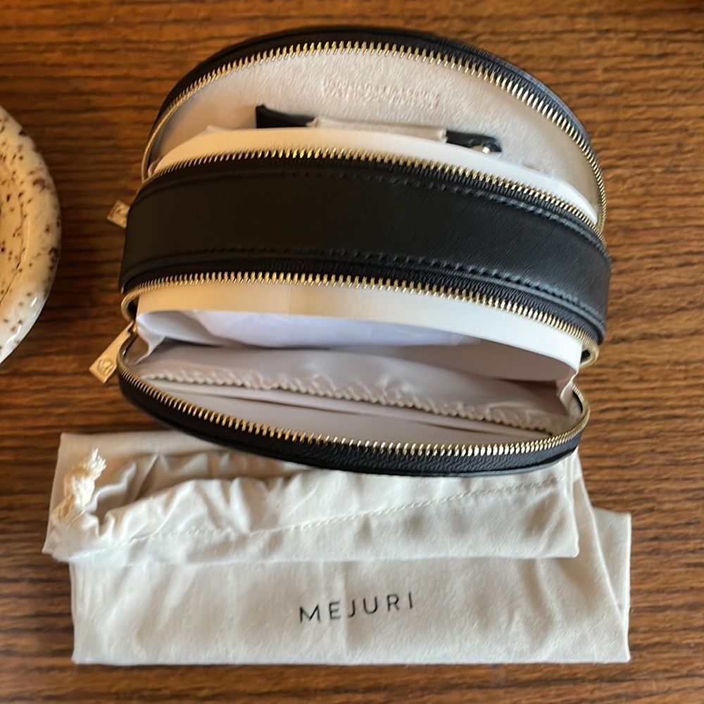 Mejuri Half Moon Multi Case Black - Picture 5 of 10